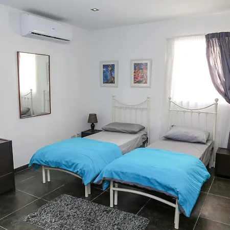 Dolmen Court Flat 10, Qawra