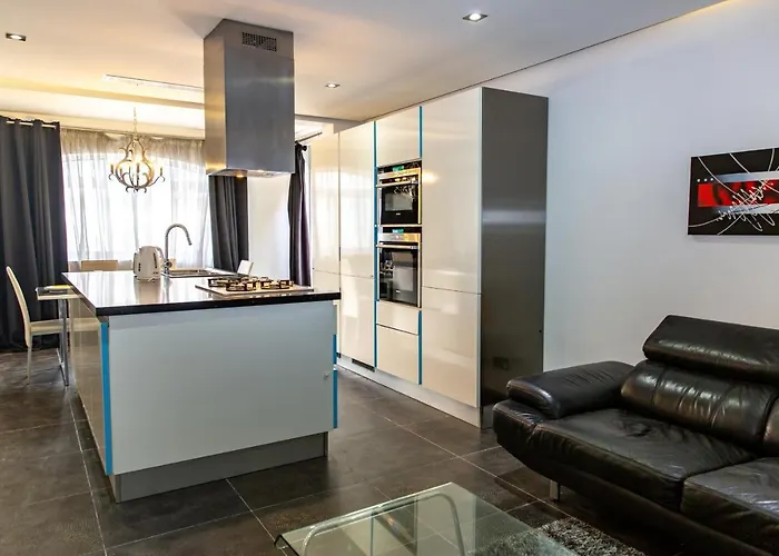 Dolmen Court Flat 10, Qawra *