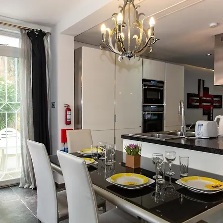 Dolmen Court Flat 10, Qawra Apartmán *