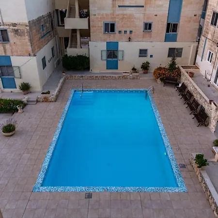 Dolmen Court Flat 10, Qawra شقة *
