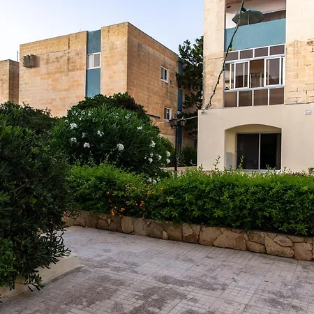 Dolmen Court Flat 10, Qawra *